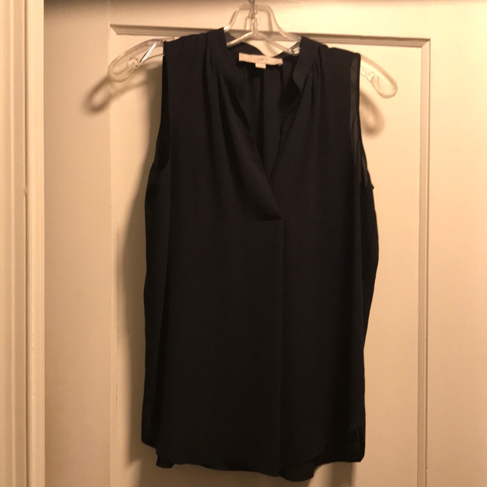 Black vneck tank